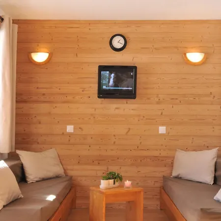 Renove Au Pied Des Pistes, Balcon, Pour 4 Personnes - Fr-1-181-2097 *