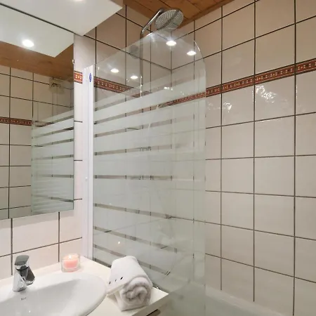 Apartment Renove Au Pied Des Pistes, Balcon, Pour 4 Personnes - Fr-1-181-2097 *